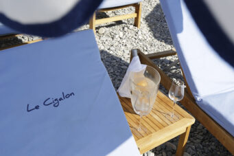 Le Cigalon Plage privatisée avec transat à Cagnes Sur Mer