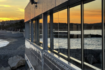 Le Cigalon restaurant face à la mer avec un super coucher de soleil à Cagnes Sur Mer